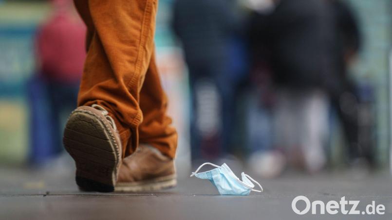 Ab diesem Sonntag fällt die Maskenpflicht in vielen Bereichen. Bild: Frank Rumpenhorst/dpa