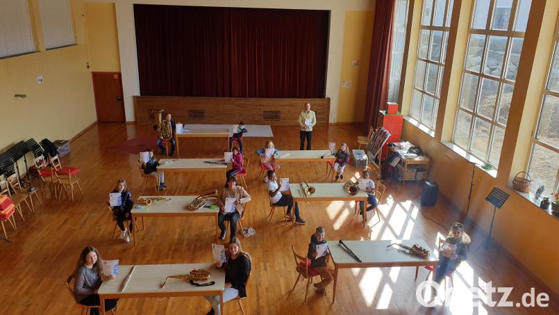 Im Jugendheim in Griesbach fand die Juniorprüfung für die Neustarter in der Großkonreuther Blasmusik statt. Bild: Markus Werner/exb