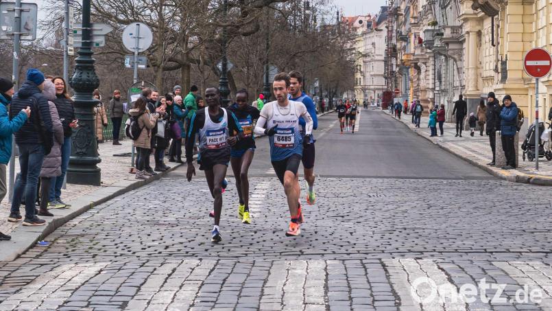 Maximilian Zeus (vorne rechts) hatte über den Halbmarathon in Prag keine Zeit für die Sehenswürdigkeiten der tschechischen Hauptstadt. Bild: exb