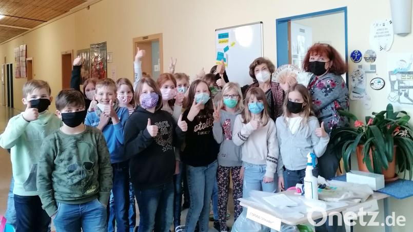 Die Grundschüler machten mit ihrer Aktion eine Spendensammlung für ukrainische Flüchtlinge möglich. Bild: Gabriele Appl/exb