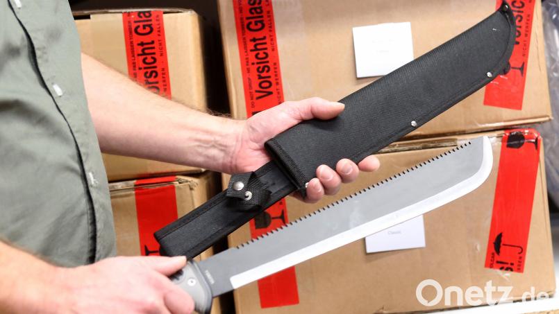 &quot;Prepper&quot; bereiten sich auf eine Zeit vor, in der die staatliche Ordnung zusammengebrochen ist. Dazu gehört auch die Bewaffnung. Symbolbild: Roland Weihrauch/dpa
