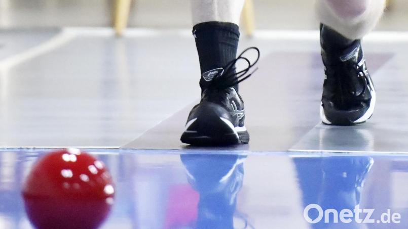 Eine Sportlerin hat in Schwandorf ihre Kegelkugeln verloren. Die Polizei hat geholfen. Bild: Ziegler