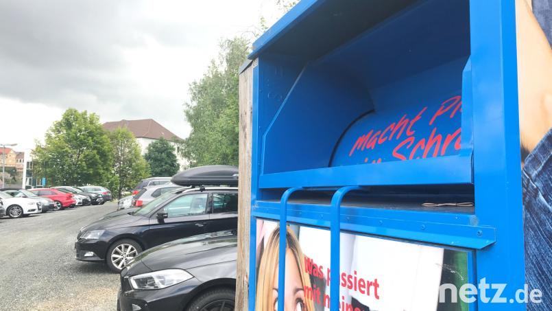 Zwei Personen haben in Cham versucht, Kleidung aus einem Container zu klauen. Symbolbild: spi