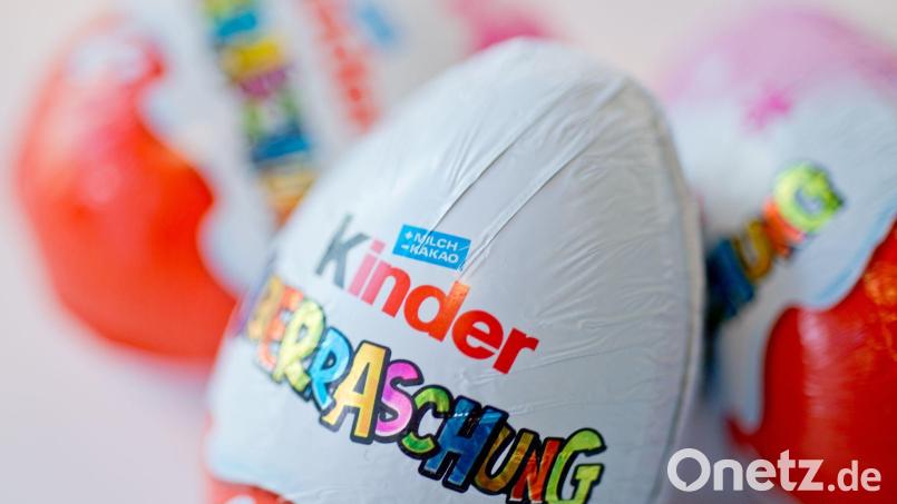 Knapp zwei Wochen vor Ostern ruft Ferrero in Deutschland einige Chargen verschiedener Kinder-Produkte zurück - darunter kinder Überraschung 3er Pack mit dem Mindesthaltbarkeitsdatum zwischen April bis Juni 2022. Bild: Monika Skolimowska/dpa