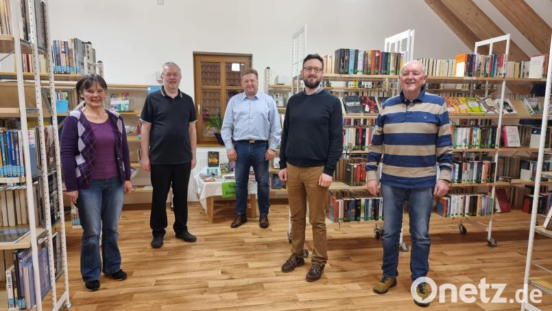 Von links: Christa Kastner, Karl Gerstenhöfer, Bürgermeister Stefan Braun, Pfarrer Johannes Arweck, Georg Dürr. Bild: dü