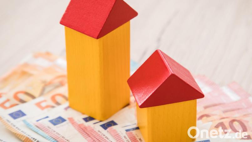 Geld in Immobilien anlegen, das klingt sinnvoll und seriös. Bei einer Weidener Immobilien-Genossenschaft setzten viele Anleger aber wohl aufs falsche Pferd. Symbolbild: Christin Klose