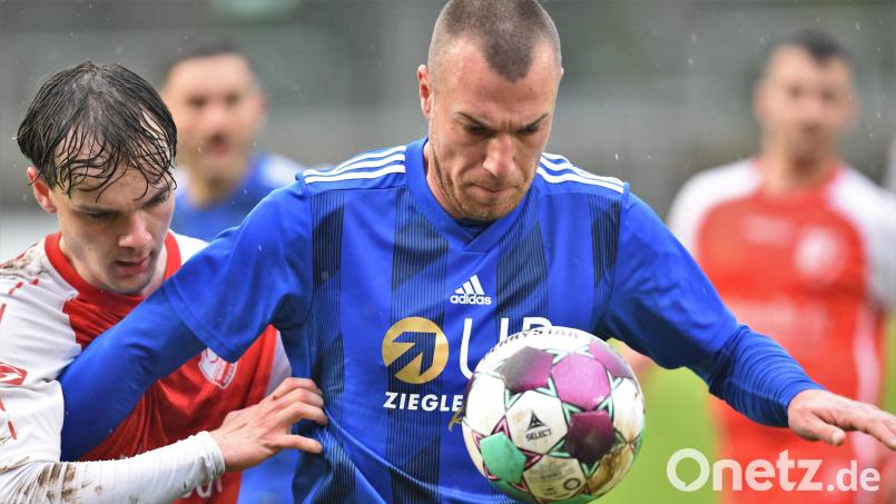 Nikola Vasilic (rechts) traf zum späten Ausgleich für die SpVgg SV Weiden. Bild: Büttner, Gerhard