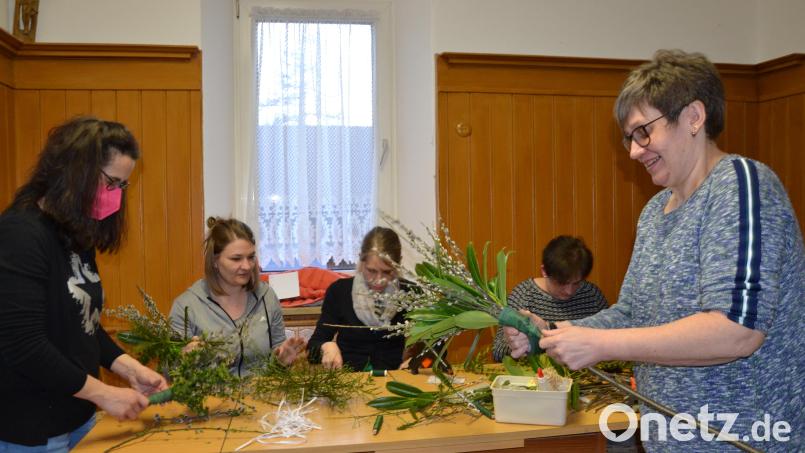 Der Frauenbund Etzgersrieth verkauft die Schmuckstücke am Palmsonntag. Bild: gi