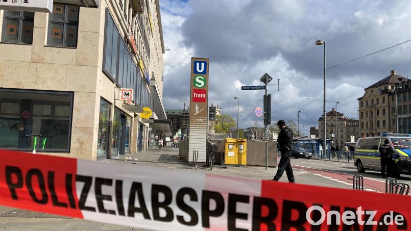 Nach einem Tötungsdelikt in der Münchener Innenstadt hat die Polizei den Tatort abgesperrt. Am frühen Sonntagmorgen wurde dort ein Mann bei einem Streit erstochen. Bild: Carsten Hoefer/dpa