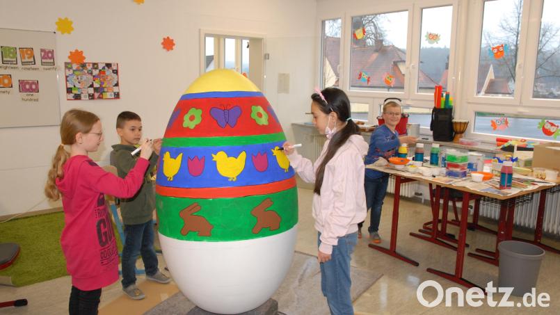Nicht nur wie hier in der Grundschule mit Mia, Tim, Saga und Lukas, auch im Kindergarten wurde fleißig gemalt. Bild: pop