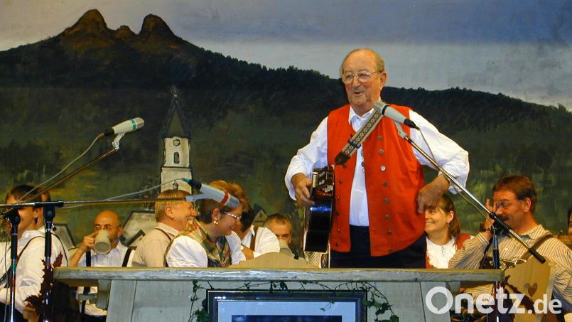 Er war ein Original. Wenn Josef Zupfer auf der Bühne stand und seine Witze erzählte, bog sich sein Publikum vor Lachen. Bild: Familie Zupfer/exb
