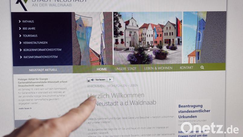Die Homepage Stadt Neustadt soll leichter zu betreuen sein. Das wünscht sich der Bürgermeister. Im Stadtrat kam die Frage, warum er die Veränderung alleine in Auftrag gab. Bild: Gabi Schönberger