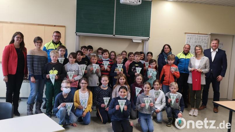 Alle Viertklässler der Grundschulen Kastl und Hohenburg bestehen die Radfahrprüfung. Bild:  Christine Demleitner-Breunig/exb