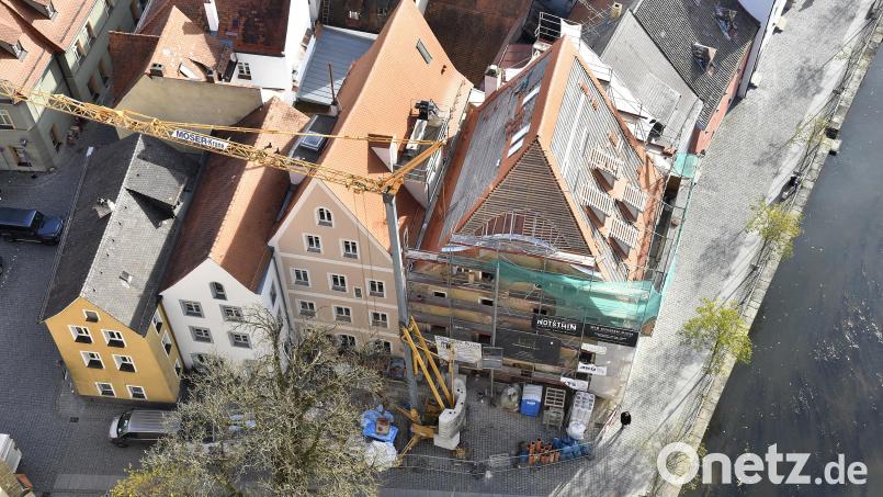 Noch laufen die Arbeiten für „Das Notstain“: Das Anwesen an der Schiffgasse 5 wird nach seiner Fertigstellung im Sommer (geplant ist Juni) ein Lokal über zwei Etagen sowie vier Wohnungen beinhalten. Bild: Petra Hartl