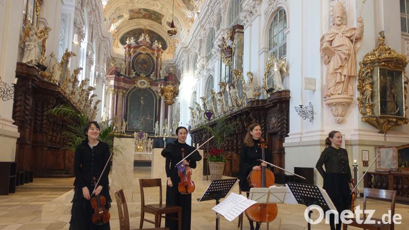 Das „Quatuor Ardeo“ (im Bild beim Schlussapplaus) eröffnete am Sonntag die Basilika-Konzertreihe. Bild: Johannes Röttges/exb