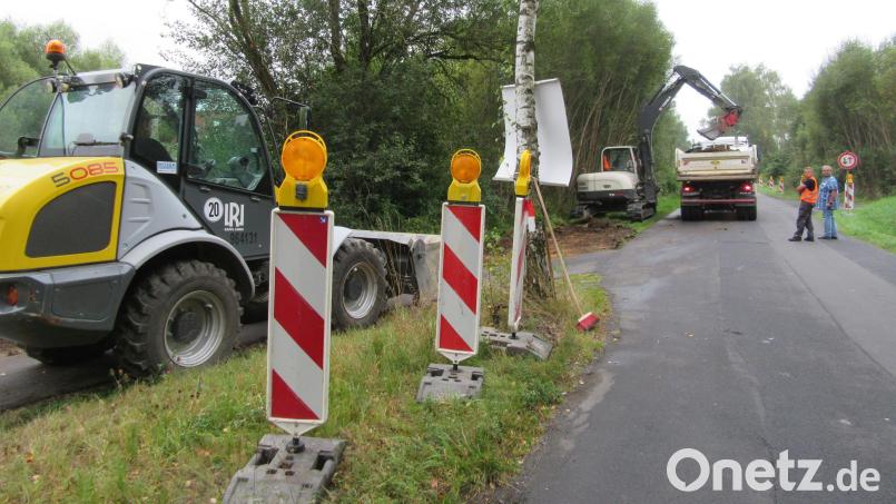 Bei Straßenbauarbeiten in Waldsassen sei Asphalt übrig geblieben, der günstig eingebaut werden könnte: Mit dieser Geschichte ist zurzeit eine Gruppe in Waldsassen unterwegs. Tobias Tippmann von der Stadtverwaltung warnt davor, auf die Betrüger hereinzufallen. Symbolbild: kgg