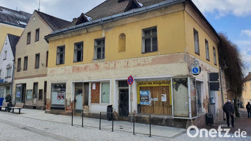 Die Meierhofer-Häuser in Schwandorf sind ein Beispiel für Leerstände, zu deren Beseitigung Kommunen wenig Mittel haben. Bild: Hösamer
