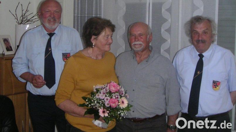 Von links: Stellvertretender Vorsitzender Xaver Ram, Ottilie Wendl, Jubilar Martin Wendl, Vorsitzender Wolfgang Richthammer Bild: Richthammer/exb