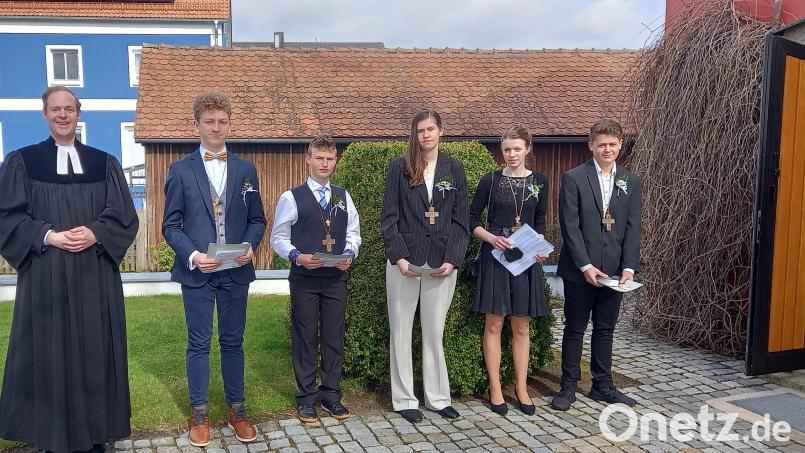 Fünf junge Christen bekräftigten am Sonntag ihren Glauben. Bild: bk