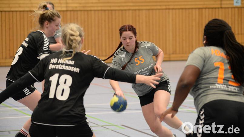 Die Handballerinnen der HG Amberg (am Ball Martina Kardos) wollen ihren dritten Platz verteidigen. Archivbild: Andreas Brückmann