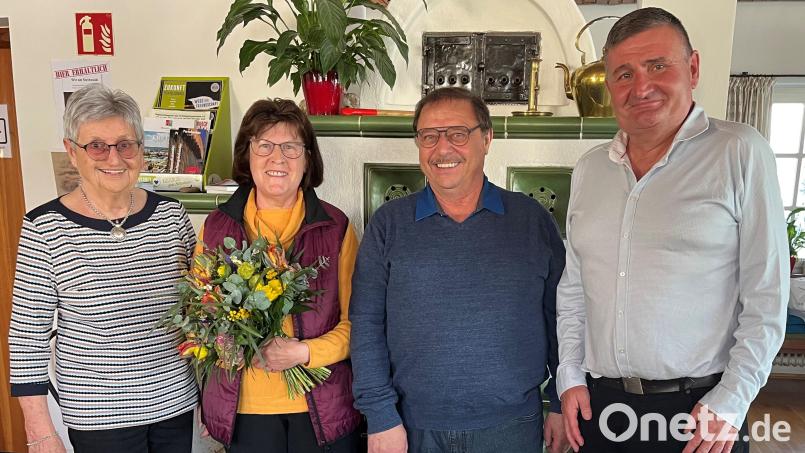 Verabschiedung bei der Firma Förster Erdbau-Tiefbau: Im Bild von links Anneliese Heinl, Elisabeth Knösch, Karl Knösch und Geschäftsführer Gerald Heinl. Bild: Förster Bau/exb