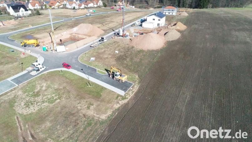 Für den Erwerb von Grundsstücken im Baugebiet &quot;Im Gschwend&quot; hat die Gemeinde Schirmitz im Haushaltsplan 2022 weitere 1,15 Millionen Euro bereitgestellt. Bild: bey