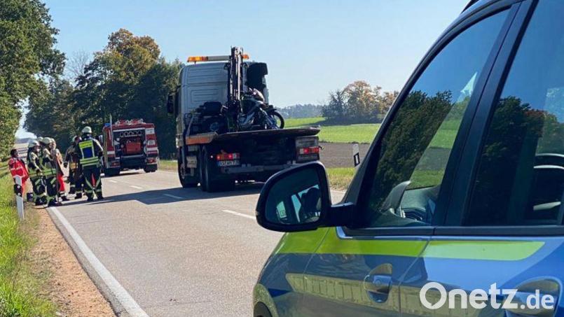 In der Übersicht der Nabburger Polizei für das Jahr 2021 steht auch der tragische Motorradunfall bei Schwarzenfeld im Oktober. Dabei nimmt der Ausflug einer Motorradgruppe für einen von ihnen bei Schwarzenfeld ein tödliches Ende. Archivbild: Völkl