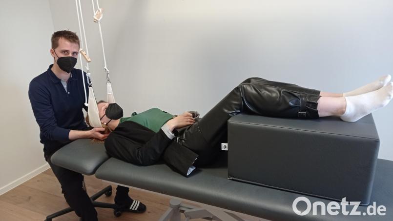Physiotherapeut Niklas Kahl bei der Arbeit im Schlingenraum. Bild: fpoz