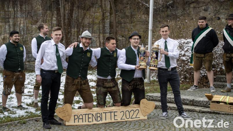 Patenbitten des Burschenvereins Rothenstadt in Püchersreuth. Bild: Jonas Ermer/exb