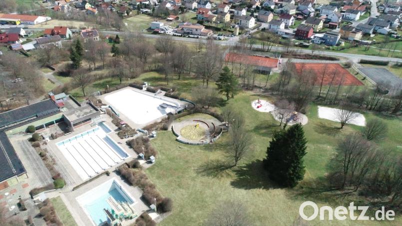 Das Freibad Pleystein soll saniert werden. Der Stadrat sprach sich am Dienstagabend in seiner Sitzung mehrheitlich dafür aus. Bild: bey