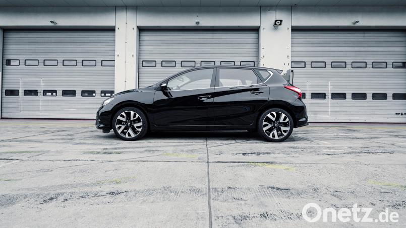 Zum Themendienst-Bericht vom 12. April 2022: Besuch in der Boxengasse: Vom Pulsar hat Nissan auch sportive Sonderausführungen gebaut. Bild: Nissan/dpa