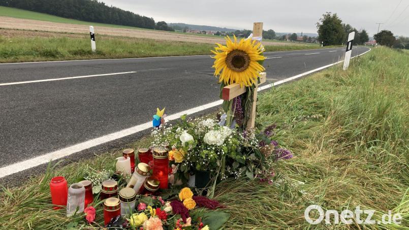 An dieser Stelle traf der Motorradfahrer frontal auf den 18-Jährigen, der noch an der Unfallstelle verstarb. Archivbild: ca