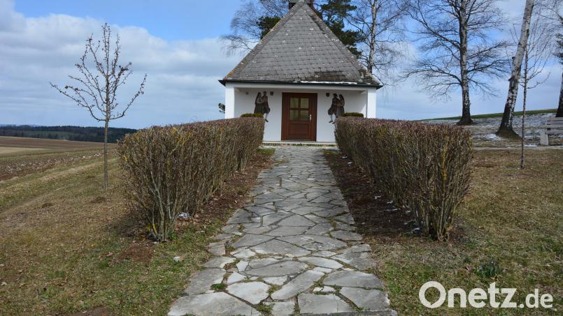 Das Umfeld der Kapelle „Maria Frieden“ erhält ein neues hochwertiges Granitpflaster. Finanziert wird dies mit Mitteln aus dem Regionalbudget der Ikom Stiftland. Bild: jr