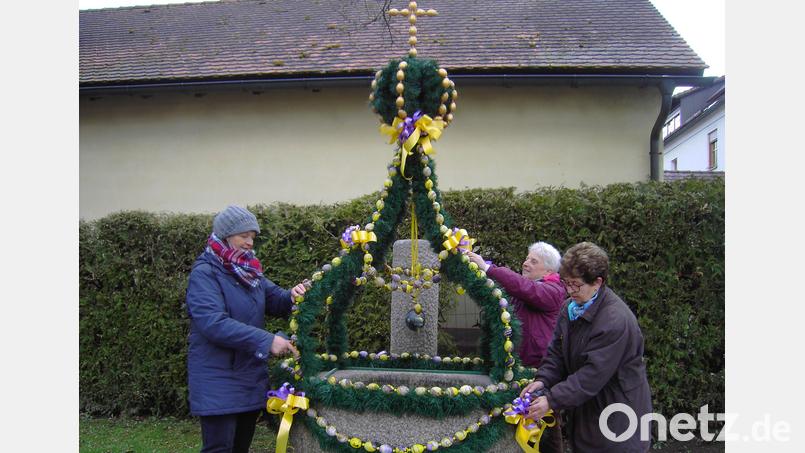 Der Osterbrunnen in Störnstein ist ein Hingucker. Bild: Angelika Kreuzer /exb