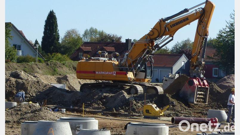 Für das neue Baugebiet "Lerchenbühl" sollen die Erschließungsarbeiten Anfang Mai beginnen. Symbolbild: cv