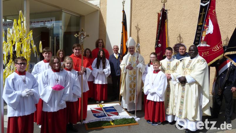 Bischof Dr. Rudolf Oderholzer beim Pastoralbesuch in der katholischen Pfarrgemeinde Mantel Bild: hok
