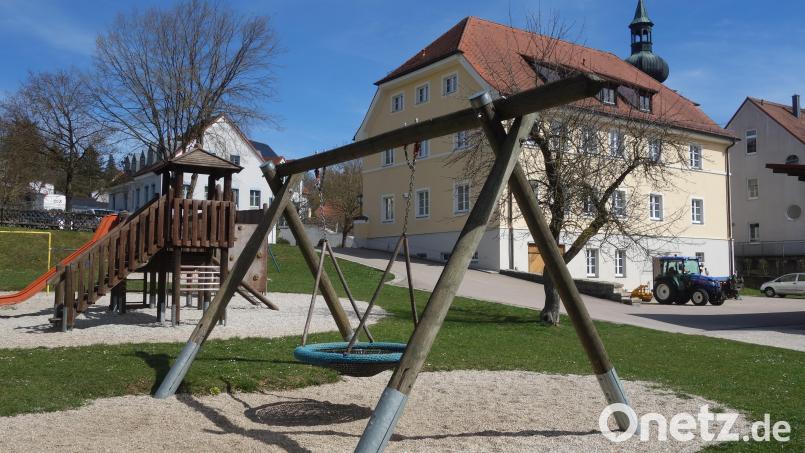 Im Haushalt 2022 enthalten: die Sanierung des Kinderspielplatzes, die Modernisierung der Bauhof-Ausstattung und der Glasfaseranschluss ans Rathaus Bild: tra