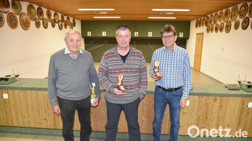 Die Sieger beim Poppenrichter Osterschießen (von links): Helmut Himmerer, Josef Schmaußer und Lothar Mehringern. Bild: Reiner Hoffmann/exb