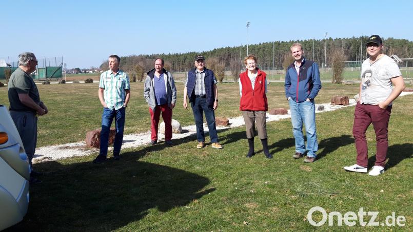 Heiner Horschelt (Mitte), langjähriger Vorsitzender des Wohnmobilclubs Oberpfalz, beriet Vertreter der Poppenrichter SPD hinsichtlich der optimalen Ausstattung des Poppenrichter Wohnmobilplatzes. Bild: wwl