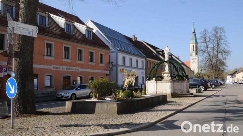 Am Pleysteiner Marktplatz wird es im Jahr 2022 keine Maßnahmen zur Umgestaltung geben. Die eingeplanten Ausgaben dienen ausschließlich der Planung. Bild: bey