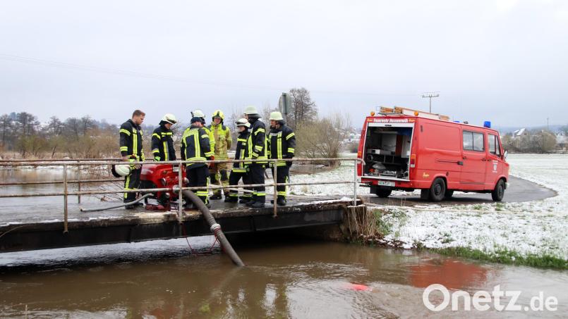 Eine von drei Gruppen bei der Maschinisten-Ausbildung im Gelände an der Haidenaab. Bild: jma