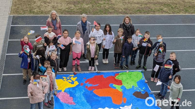 Dem AW0-Schülerhort gehören Kinder aus 17 verschiedenen Nationen an. Sie werben für Toleranz und friedliches Miteinander. Bild: Hirsch