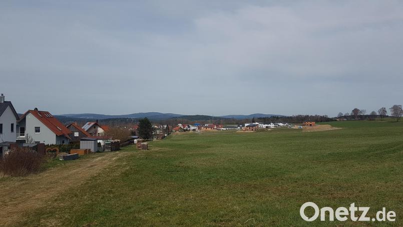 Das Baugebiet Moosbach „Steinling“ umfasst insgesamt 82 Parzellen. 30 davon sind bisher erschlossen, knapp die Hälfte von ihnen auch bereits bebaut. 2022/2023 werden weitere 23 Bauplätze erschlossen. Bild: gi