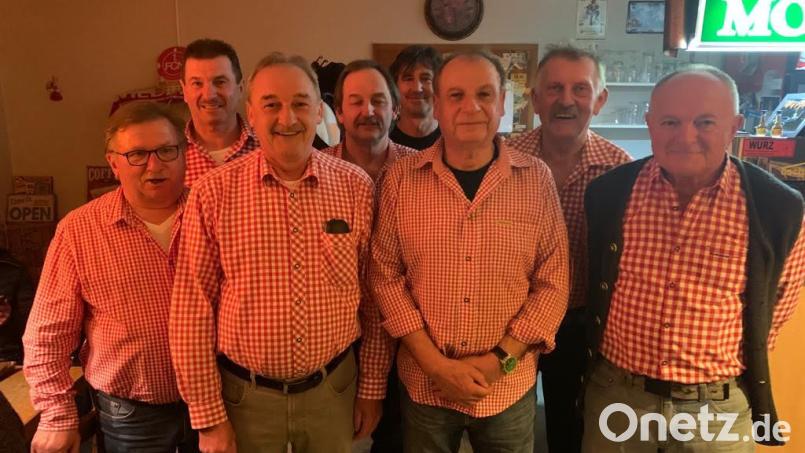 Der neue Vorstand der Hogerer (von links) mit Rudi Maier, Rudi Kreuzer, Reinhard Grüner, Hans Ruf, Roland Ried, Günther Liebs, Franz Witt und Hans Konopka Bild: tok