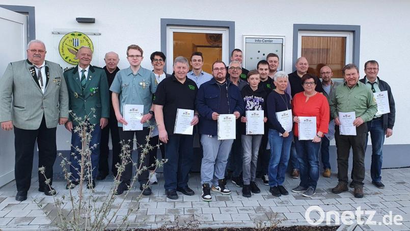 Die Gaumeisterinnen und Gaumeister wurden im neuem Schützenheim in Pertolzhofen ausgezeichnet. Bild: Maria Hoch/exb