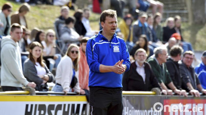Jochen Schober, Trainer des SV Raigering, muss mit seiner Mannschaft zum FC Wernberg. Archivbild: Hubert Ziegler