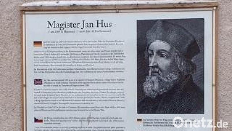 Eine Informationstafel zu Jan Hus hängt in Kohlberg. Hus kam auf seiner Reise zum Konzil zu Konstanz 1414 durch die Stadt Hirschau. Bild: Reinhold Strobl