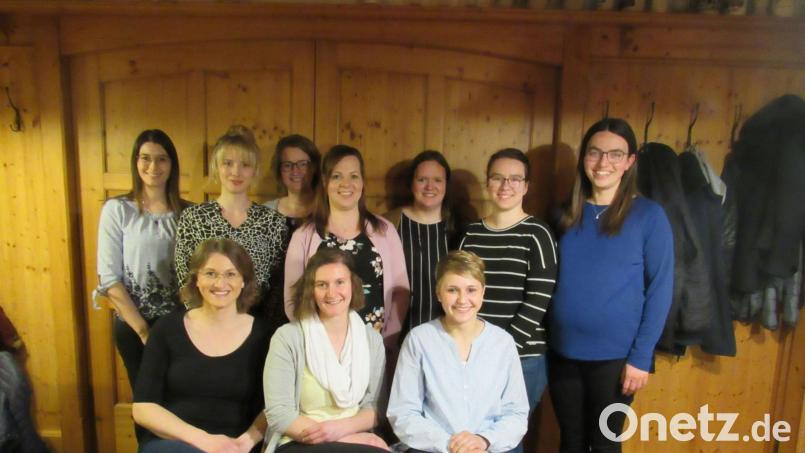 Das Vorstandsteam des Rings junger Landfrauen: (sitzend, von links) Eva Grillmeier, Alexandra Schrott, Vorsitzende Helene Härtl, (hinten, von links) Melanie Schmid, Janine Wührl, Patricia Stock, Franziska Dietz, Eva Schaumberger, Annalena Brunner und Katharina Wölfl. Bild: Ring junger Landfrauen Tirschenreuth/exb