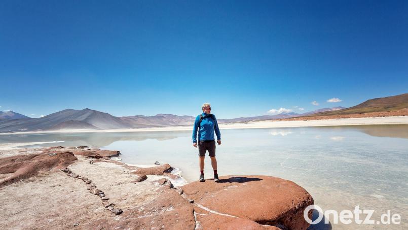 Günter Uschold genießt den Ausblick in der Salar de Atacama – zu deutsch: Salzwüste. Bild: Günter Uschold