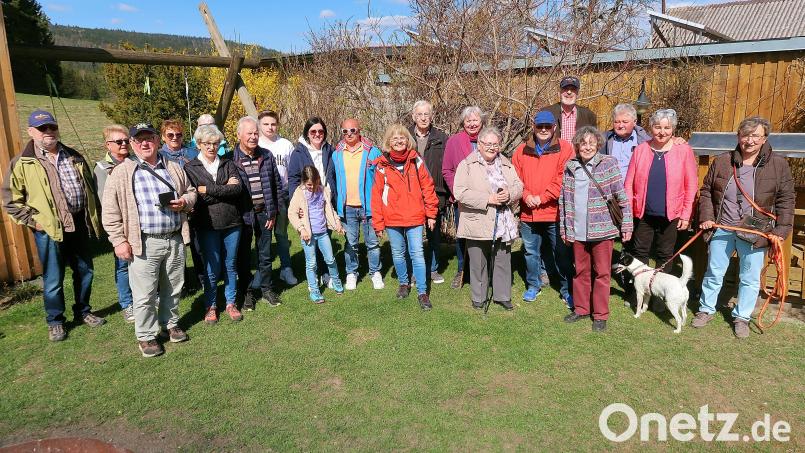 Nach zweijähriger coronabedingter Pause trafen sich Mitglieder der Marinekameradschaft Weiden zu einer gemeinsamen Tour. Kameradschaftsleiter Gerhard Meiler (Dritter von links) freute sich über den Zuspruch und dankte Mitglied Bernhard Petrik (Dritter von rechts), der zusammen mit Ehefrau Rita (Zweite von rechts) für eine Stärkung in seinem Garten sorgte. Bild: bsc